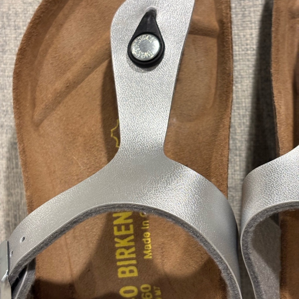 NWOT Birkenstock Gizeh Birko-Flor Silver Metallic Size 40 - Picture 2 of 11